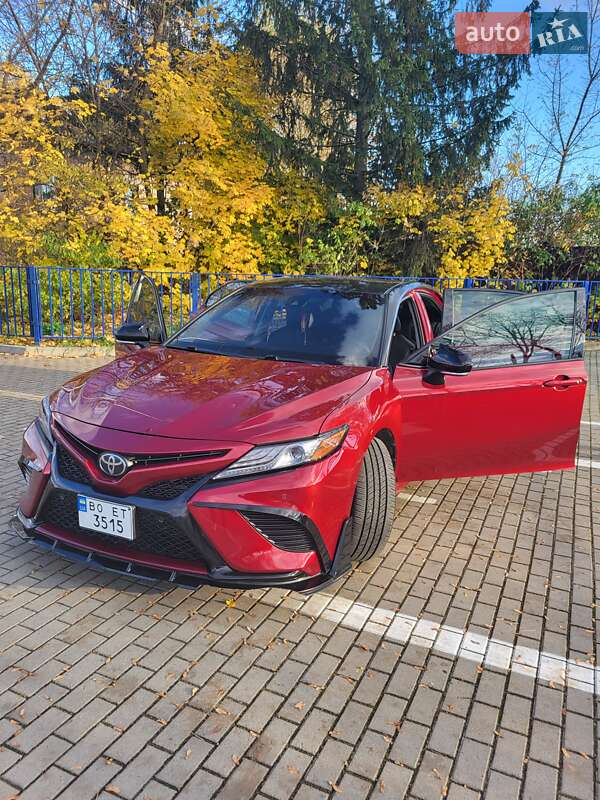 Седан Toyota Camry 2018 в Тернополе