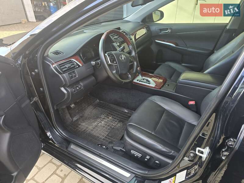 Седан Toyota Camry 2013 в Івано-Франківську