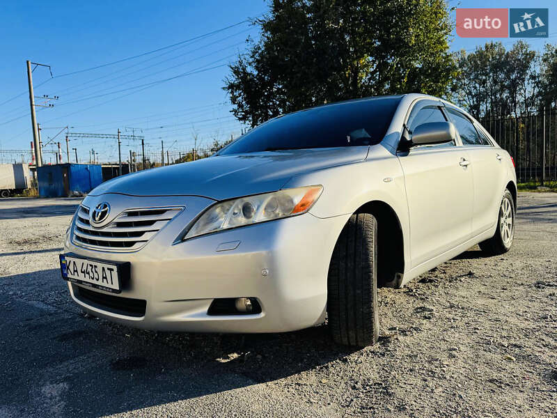 Седан Toyota Camry 2008 в Киеве