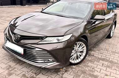 Седан Toyota Camry 2018 в Киеве