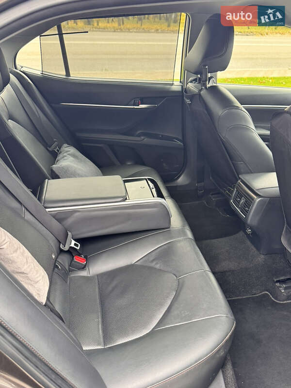 Седан Toyota Camry 2018 в Киеве фото 17 Седан Toyota Camry 2018 в Киеве