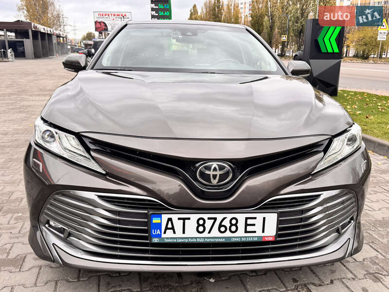 Седан Toyota Camry 2018 в Киеве фото 25 Седан Toyota Camry 2018 в Киеве