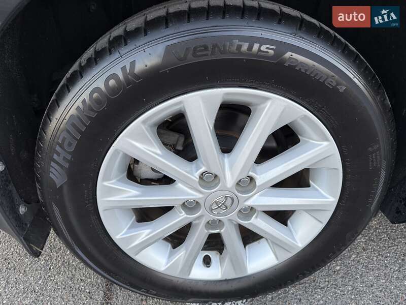 Седан Toyota Camry 2017 в Киеве фото 15 Седан Toyota Camry 2017 в Киеве