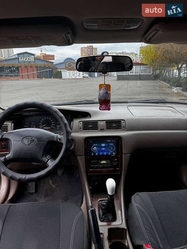 Седан Toyota Camry 1997 в Одессе