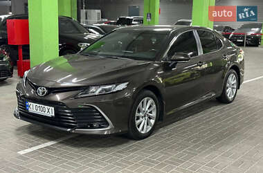 Седан Toyota Camry 2023 в Киеве