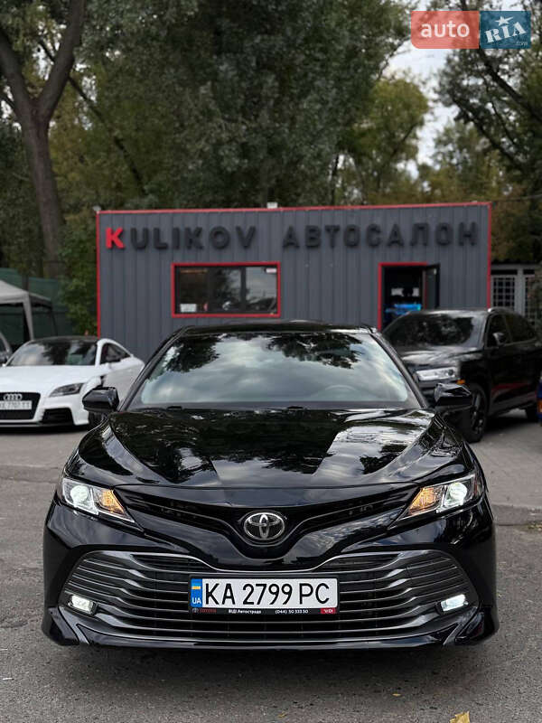 Седан Toyota Camry 2017 в Дніпрі