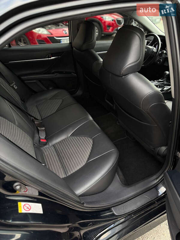 Седан Toyota Camry 2017 в Дніпрі