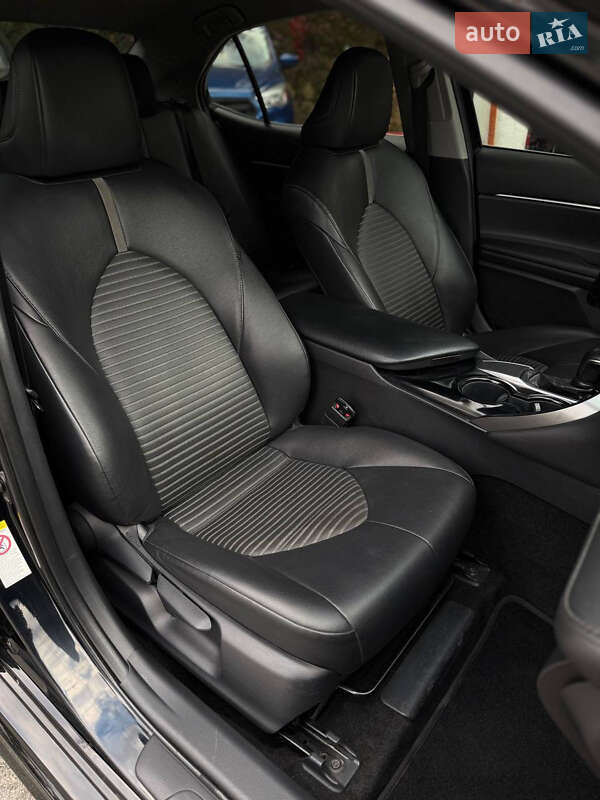 Седан Toyota Camry 2017 в Дніпрі