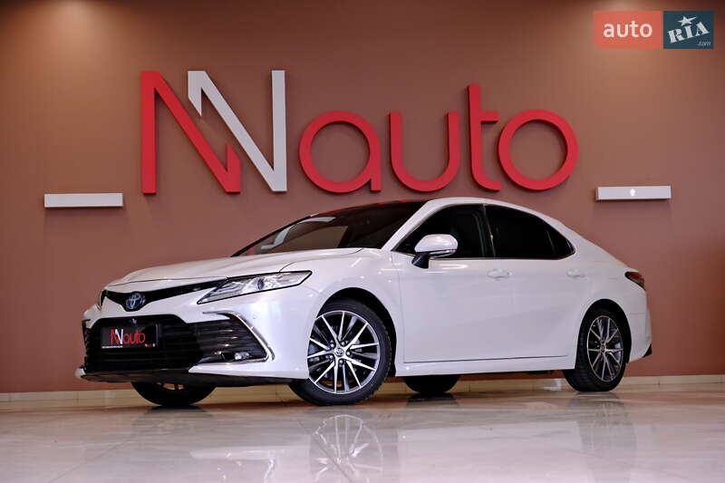 Toyota Camry 2021