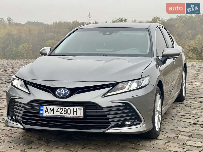 Седан Toyota Camry 2024 в Житомире
