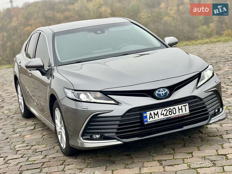 Седан Toyota Camry 2024 в Житомире