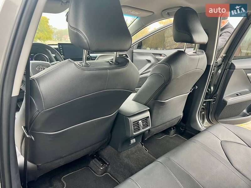 Седан Toyota Camry 2024 в Житомире