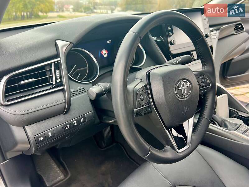 Седан Toyota Camry 2024 в Житомире