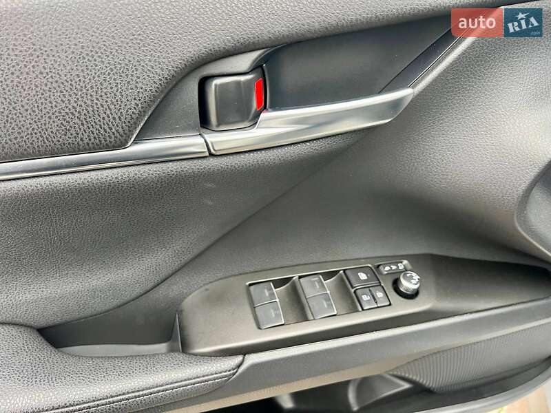 Седан Toyota Camry 2024 в Житомире