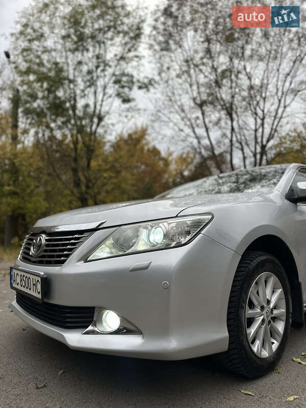 Седан Toyota Camry 2012 в Луцке