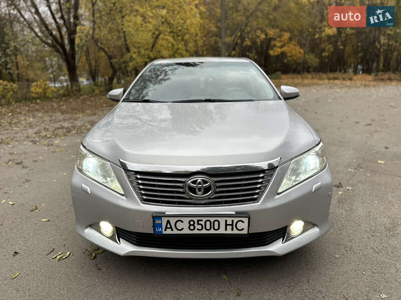 Седан Toyota Camry 2012 в Луцке