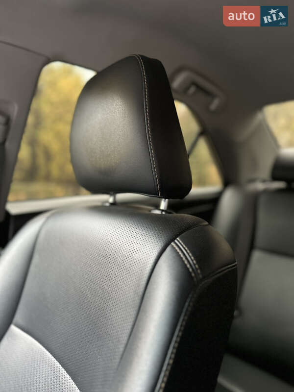 Седан Toyota Camry 2012 в Луцке