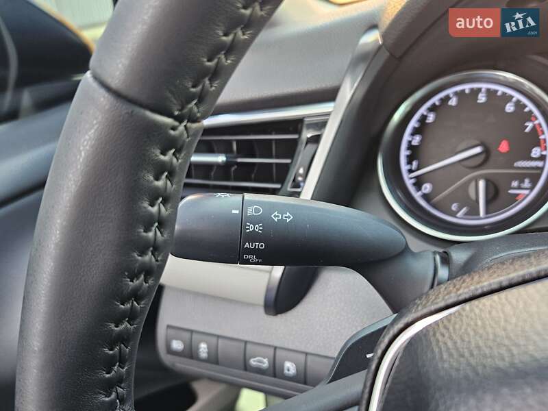 Седан Toyota Camry 2018 в Киеве