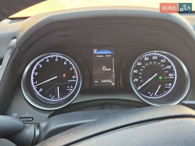 Седан Toyota Camry 2018 в Киеве