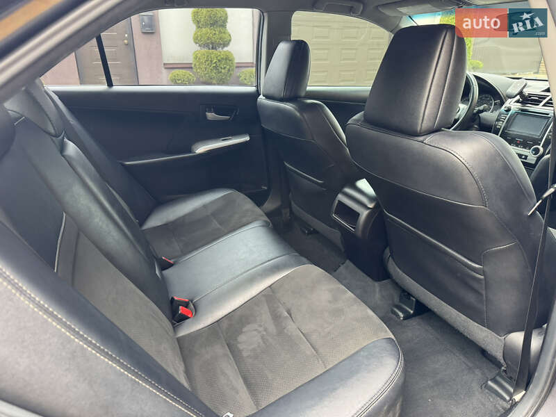 Седан Toyota Camry 2014 в Киеве