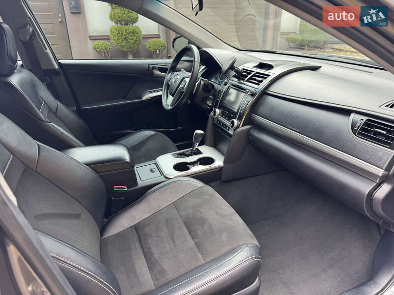 Седан Toyota Camry 2014 в Киеве