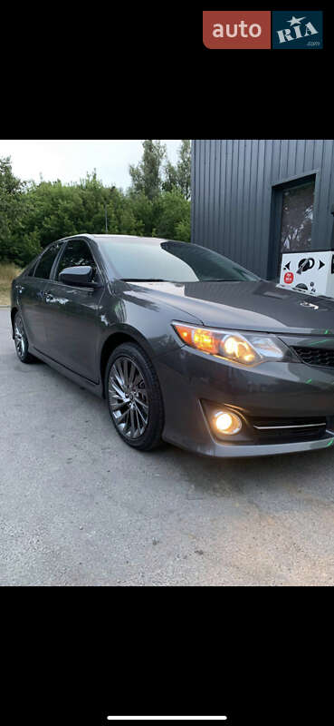 Седан Toyota Camry 2014 в Киеве