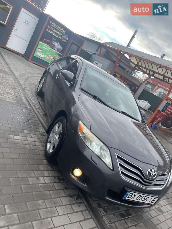 Седан Toyota Camry 2010 в Полонном фото 23 Седан Toyota Camry 2010 в Полонном