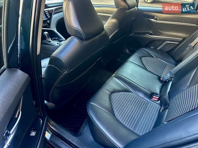 Седан Toyota Camry 2020 в Києві