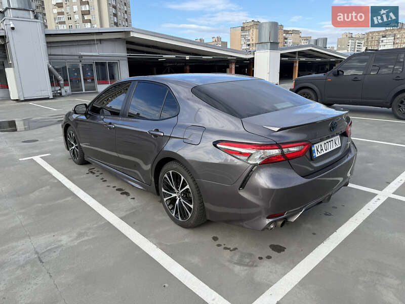 Седан Toyota Camry 2018 в Києві
