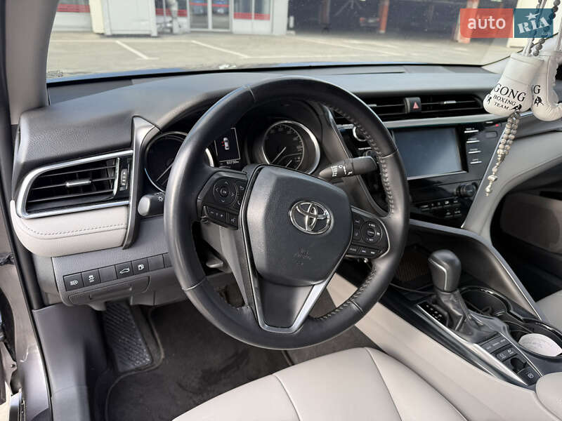 Седан Toyota Camry 2018 в Києві