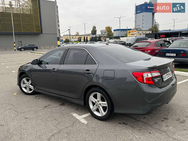 Седан Toyota Camry 2012 в Киеве