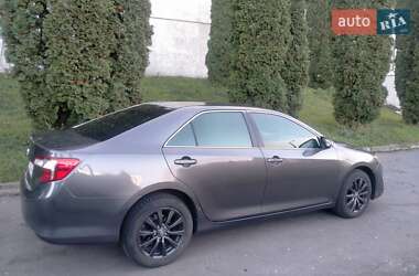 Седан Toyota Camry 2013 в Хмельницком