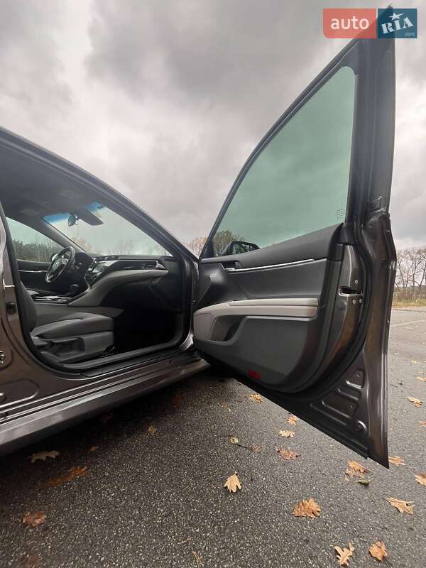 Седан Toyota Camry 2020 в Макарове