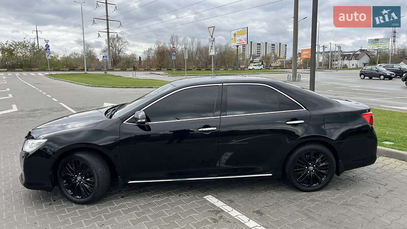 Седан Toyota Camry 2014 в Киеве
