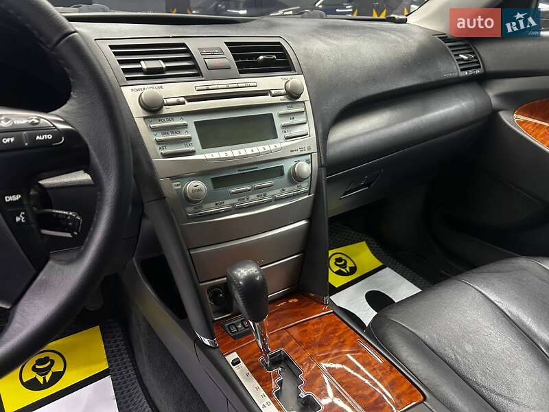 Седан Toyota Camry 2008 в Черновцах