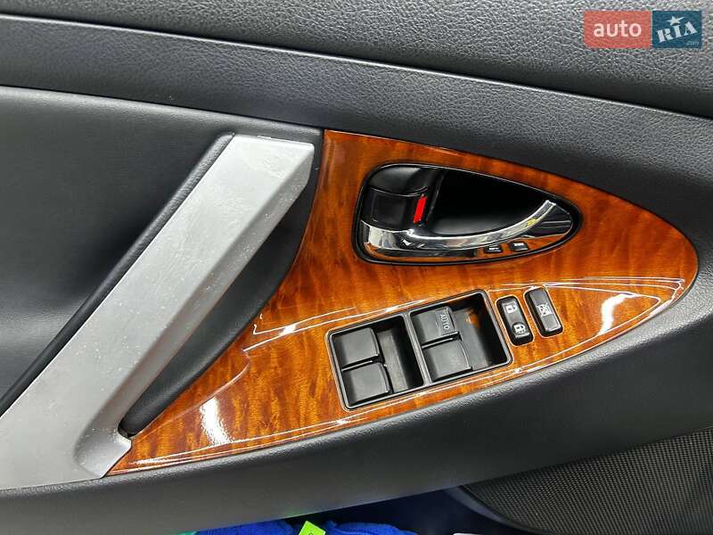 Седан Toyota Camry 2008 в Черновцах