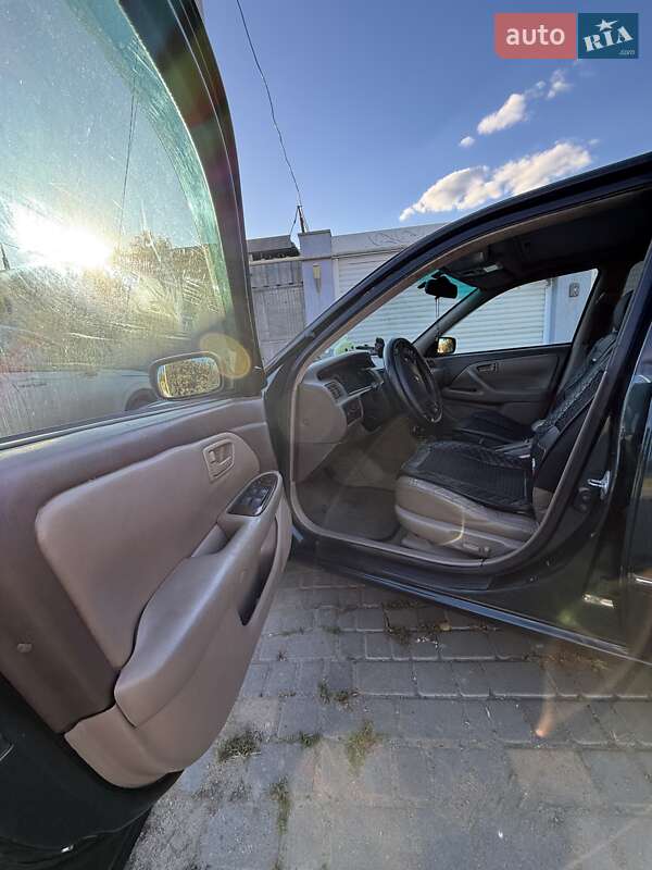 Седан Toyota Camry 1998 в Одессе