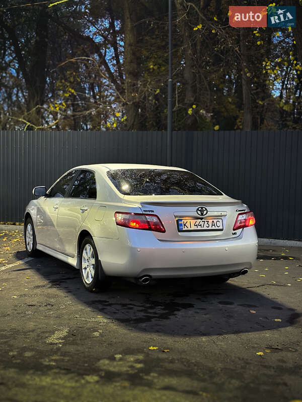 Седан Toyota Camry 2008 в Броварах