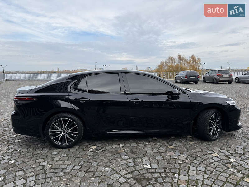 Седан Toyota Camry 2022 в Днепре