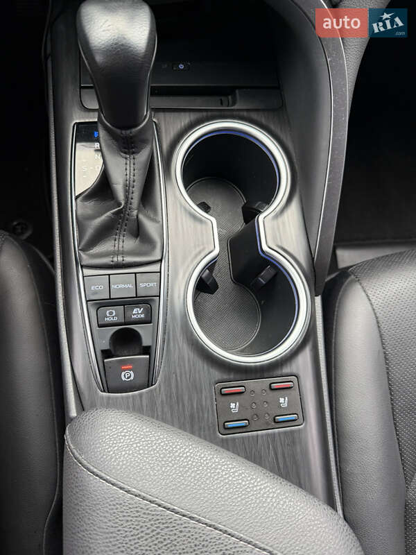 Седан Toyota Camry 2022 в Днепре