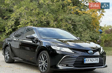 Седан Toyota Camry 2023 в Днепре Седан Toyota Camry 2023 в Днепре