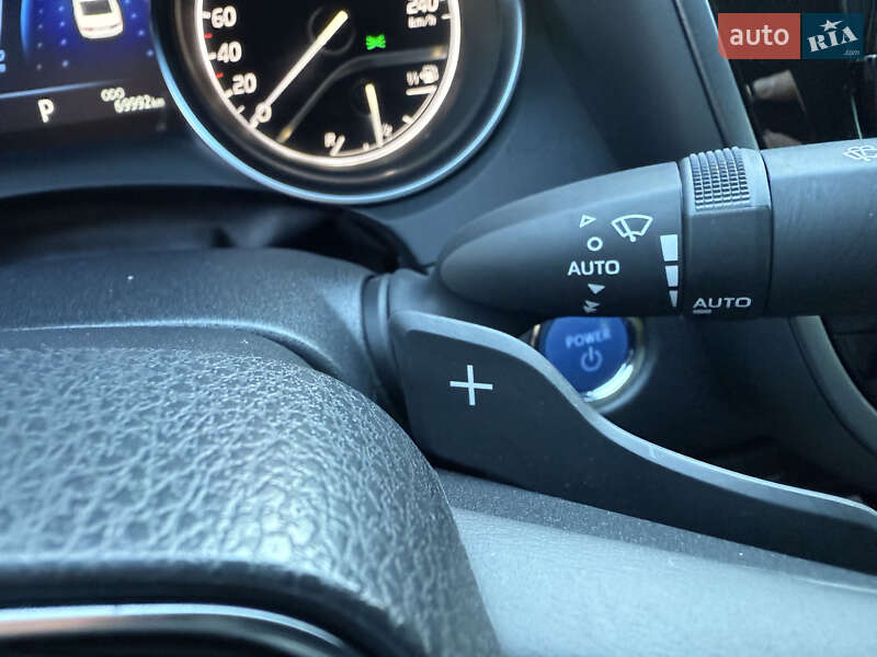 Седан Toyota Camry 2023 в Дніпрі