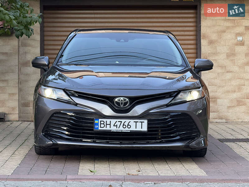 Седан Toyota Camry 2017 в Одессе