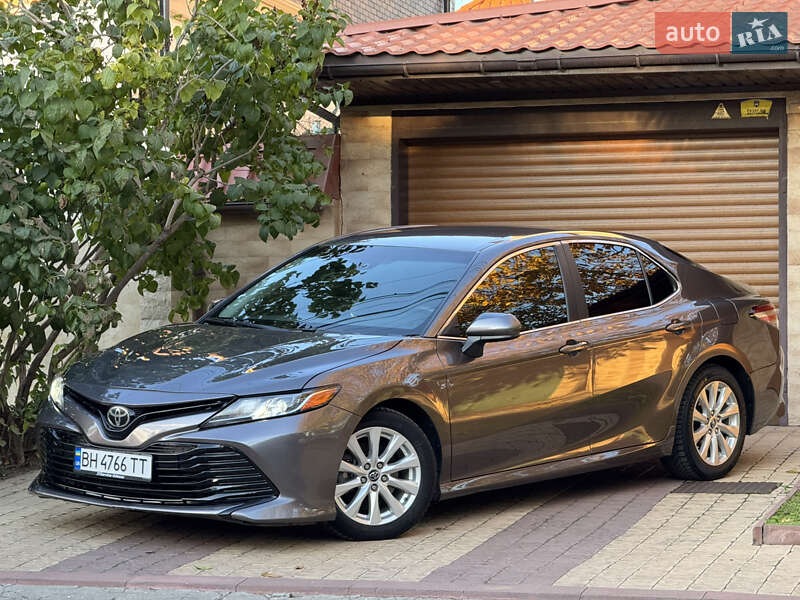 Седан Toyota Camry 2017 в Одессе