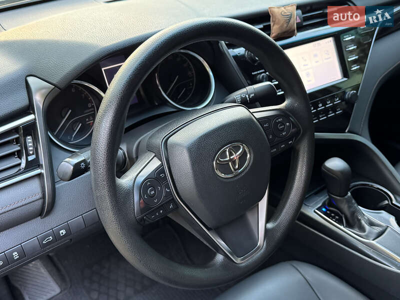 Седан Toyota Camry 2017 в Одессе