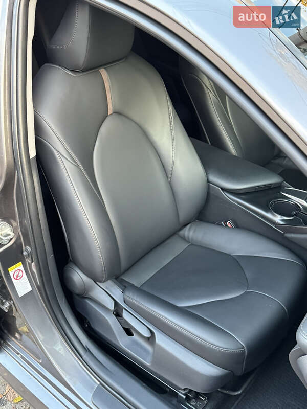 Седан Toyota Camry 2017 в Одессе