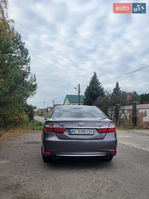 Седан Toyota Camry 2016 в Луцьку