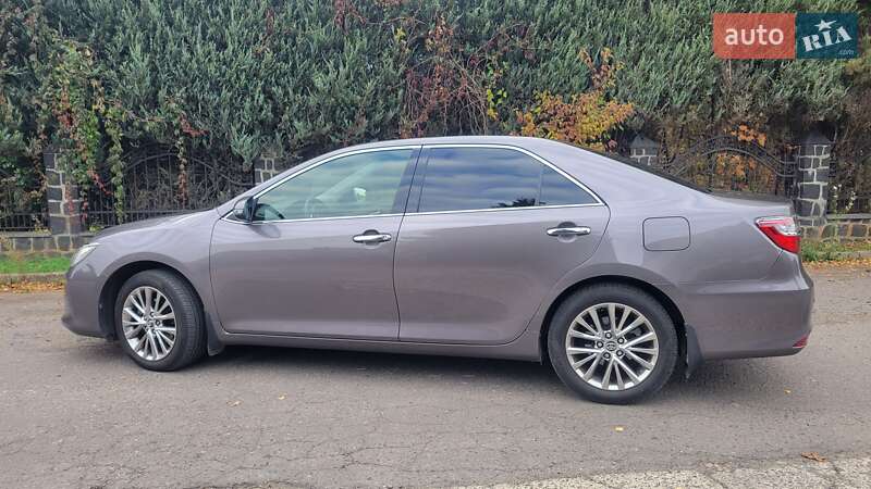 Седан Toyota Camry 2016 в Луцьку