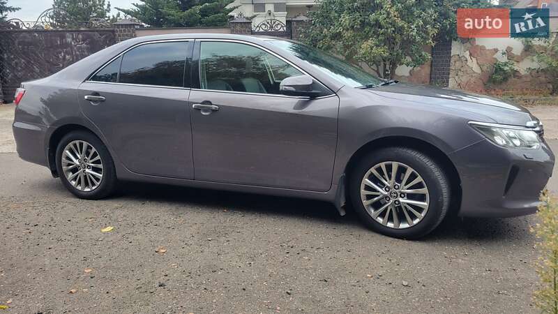 Седан Toyota Camry 2016 в Луцьку