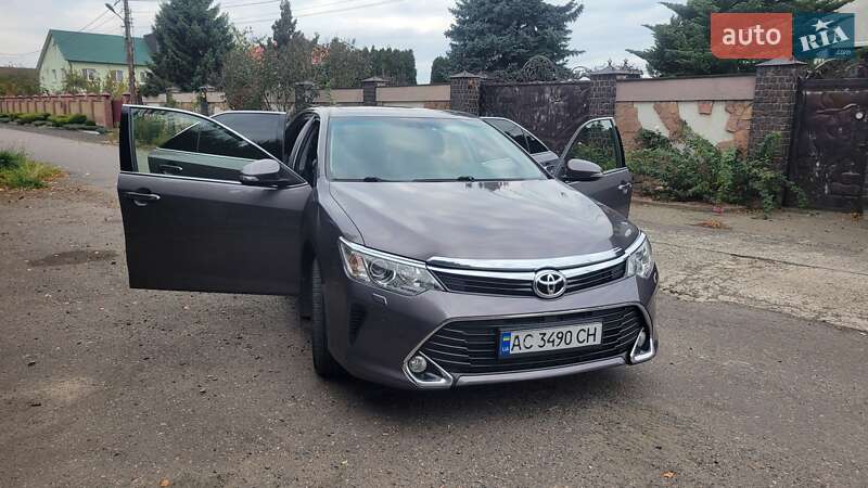 Седан Toyota Camry 2016 в Луцьку